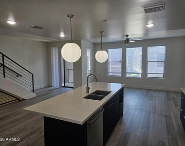 232 S Roosevelt Street - Photo Thumbnail 8