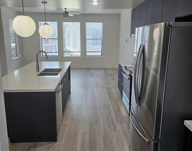 232 S Roosevelt Street - Photo Thumbnail 7