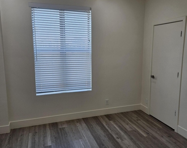 232 S Roosevelt Street - Photo Thumbnail 16