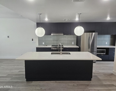 232 S Roosevelt Street - Photo Thumbnail 3
