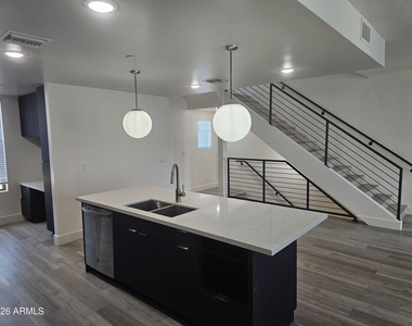 232 S Roosevelt Street - Photo Thumbnail 5