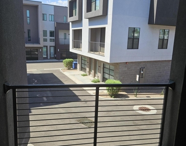 232 S Roosevelt Street - Photo Thumbnail 11