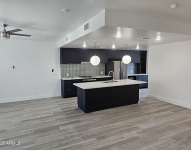 232 S Roosevelt Street - Photo Thumbnail 1