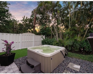2817 Ne 9th Avenue - Photo Thumbnail 22