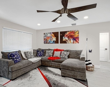 2817 Ne 9th Avenue - Photo Thumbnail 5