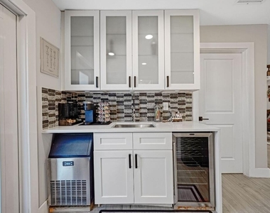 2817 Ne 9th Avenue - Photo Thumbnail 7