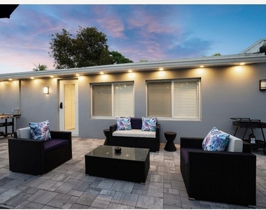 2817 Ne 9th Avenue - Photo Thumbnail 1