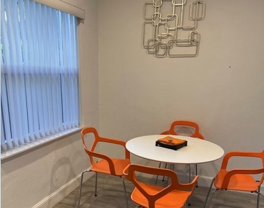 1345 Ne 15th Avenue - Photo Thumbnail 4