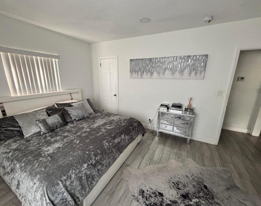 1345 Ne 15th Avenue - Photo Thumbnail 3
