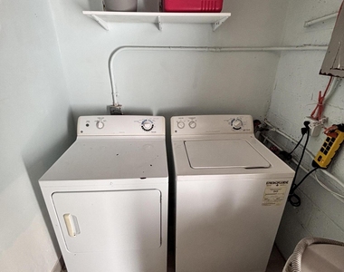 1345 Ne 15th Avenue - Photo Thumbnail 8