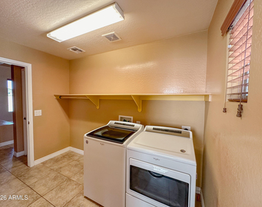 11034 W Washington Street - Photo Thumbnail 6
