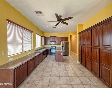 11034 W Washington Street - Photo Thumbnail 3