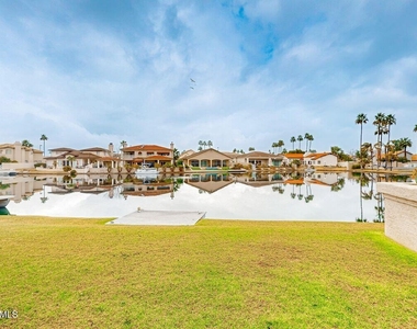 1318 W Coral Reef Drive - Photo Thumbnail 5