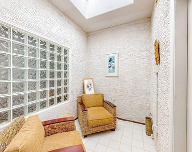 1318 W Coral Reef Drive - Photo Thumbnail 4