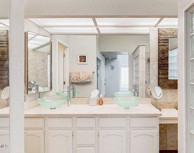1318 W Coral Reef Drive - Photo Thumbnail 7
