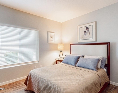 1318 W Coral Reef Drive - Photo Thumbnail 11