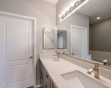 705 W Queen Creek Road - Photo Thumbnail 24