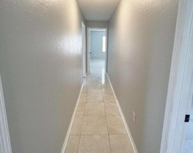 2118 Se Morningside Boulevard - Photo Thumbnail 4