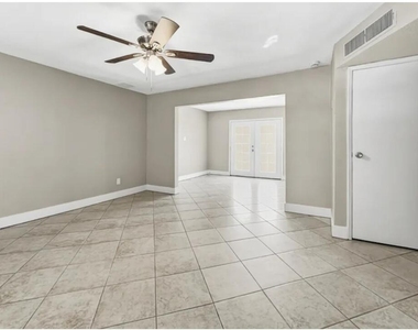 7005 N 76th Drive - Photo Thumbnail 4