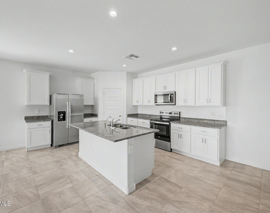 38155 W Giallo Lane - Photo Thumbnail 5