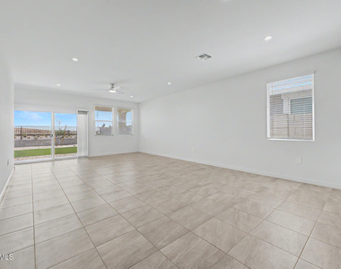 38155 W Giallo Lane - Photo Thumbnail 8