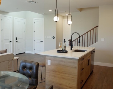 840 W Pecos Road - Photo Thumbnail 5
