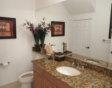 819 Nw 82nd Place - Photo Thumbnail 9