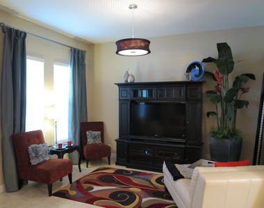 819 Nw 82nd Place - Photo Thumbnail 1