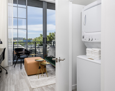 240 Nw 25th Street - Photo Thumbnail 8