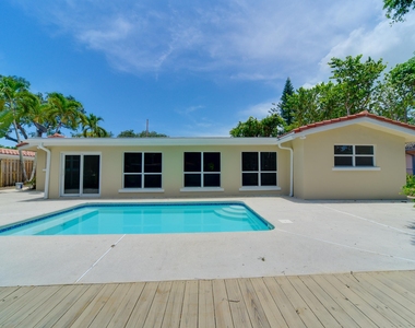 709 W Royal Palm Road - Photo Thumbnail 16
