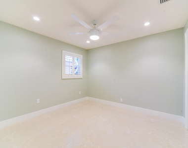 709 W Royal Palm Road - Photo Thumbnail 13