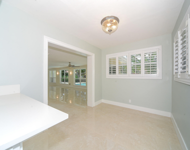 709 W Royal Palm Road - Photo Thumbnail 4