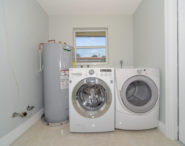 709 W Royal Palm Road - Photo Thumbnail 15