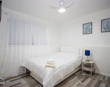 5704 E Aire Libre Avenue - Photo Thumbnail 23