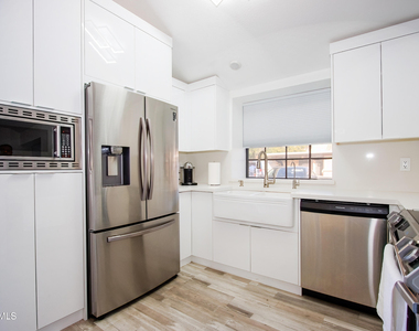 5704 E Aire Libre Avenue - Photo Thumbnail 10