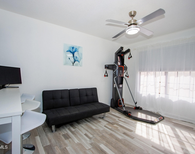 5704 E Aire Libre Avenue - Photo Thumbnail 17