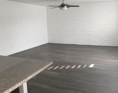 1500 W Rio Salado Parkway - Photo Thumbnail 4