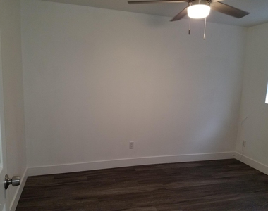 1500 W Rio Salado Parkway - Photo Thumbnail 13