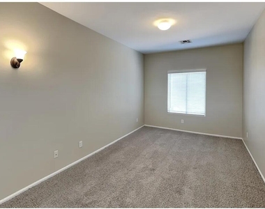 1640 S 171st Drive - Photo Thumbnail 10