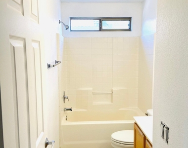 2123 N 30th Street - Photo Thumbnail 10