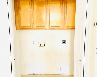 2123 N 30th Street - Photo Thumbnail 14