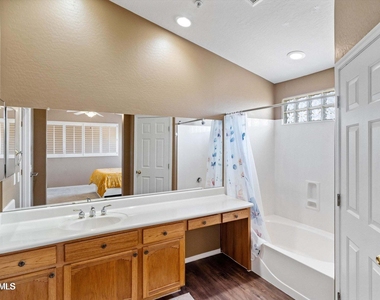 9750 N Monterey Drive - Photo Thumbnail 10