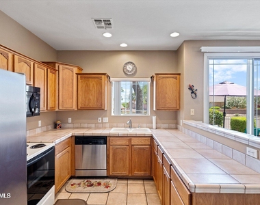 9750 N Monterey Drive - Photo Thumbnail 5