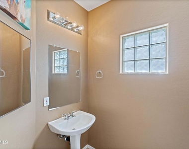 9750 N Monterey Drive - Photo Thumbnail 7