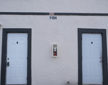 1104 22nd Street - Photo Thumbnail 9
