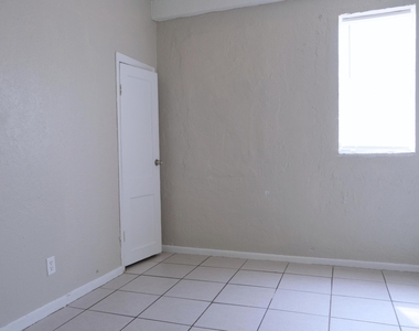 1104 22nd Street - Photo Thumbnail 13
