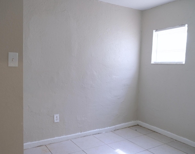 1104 22nd Street - Photo Thumbnail 7