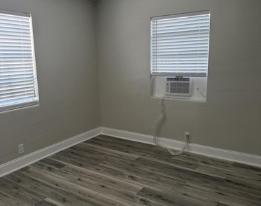 1025 13th Street - Photo Thumbnail 16