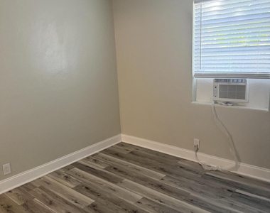 1025 13th Street - Photo Thumbnail 7