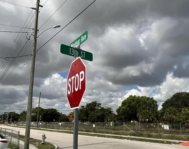 1025 13th Street - Photo Thumbnail 3